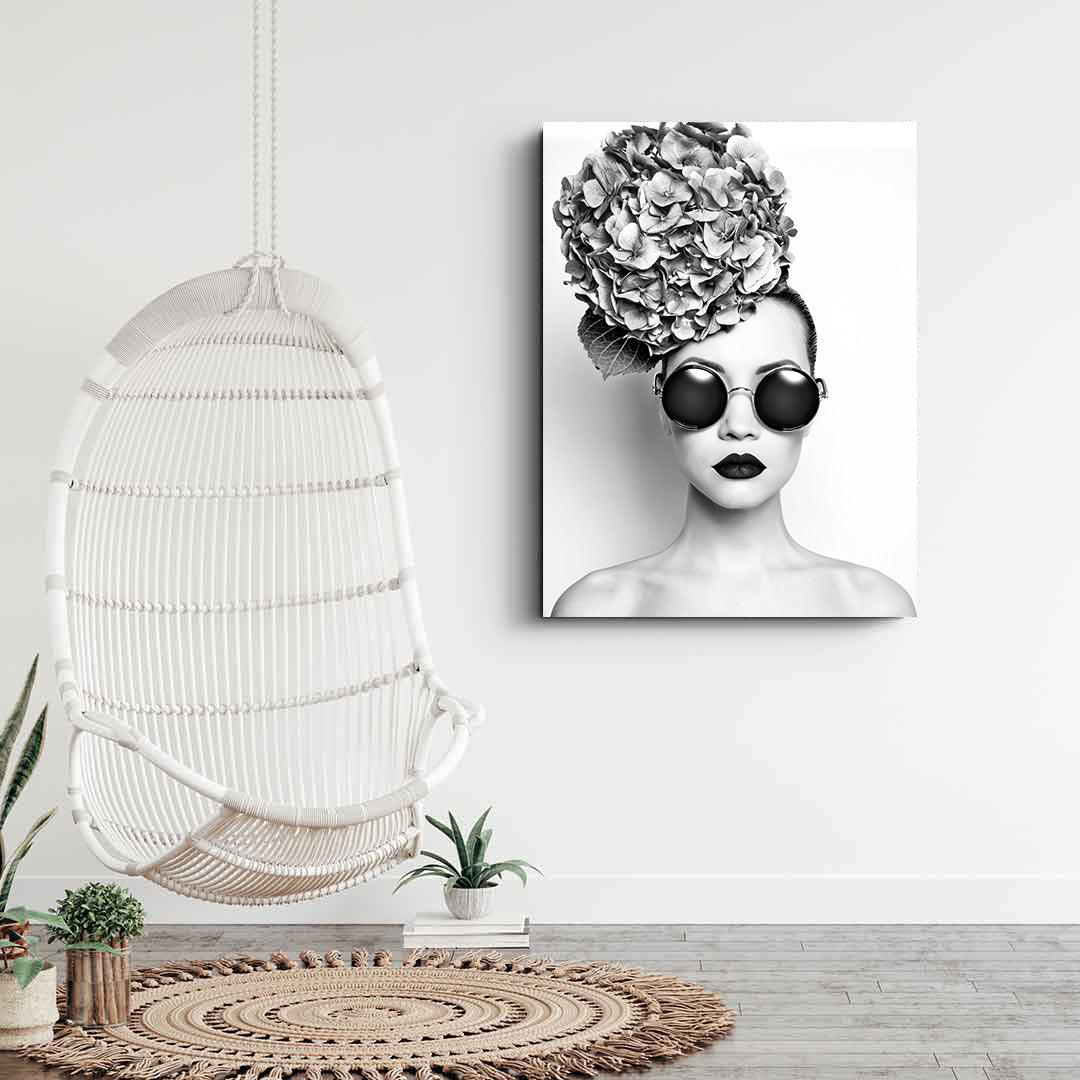 Tablou Canvas - Fata cu ochelari si floare pe cap