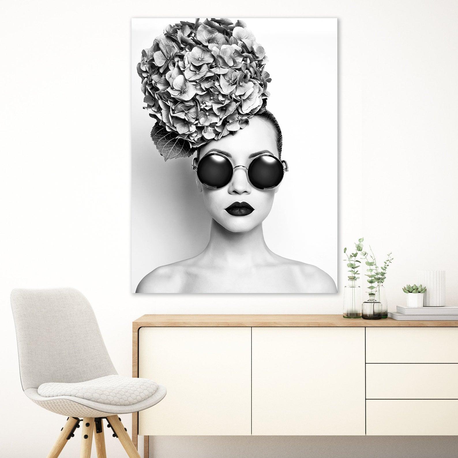 Tablou Canvas - Fata cu ochelari si floare pe cap