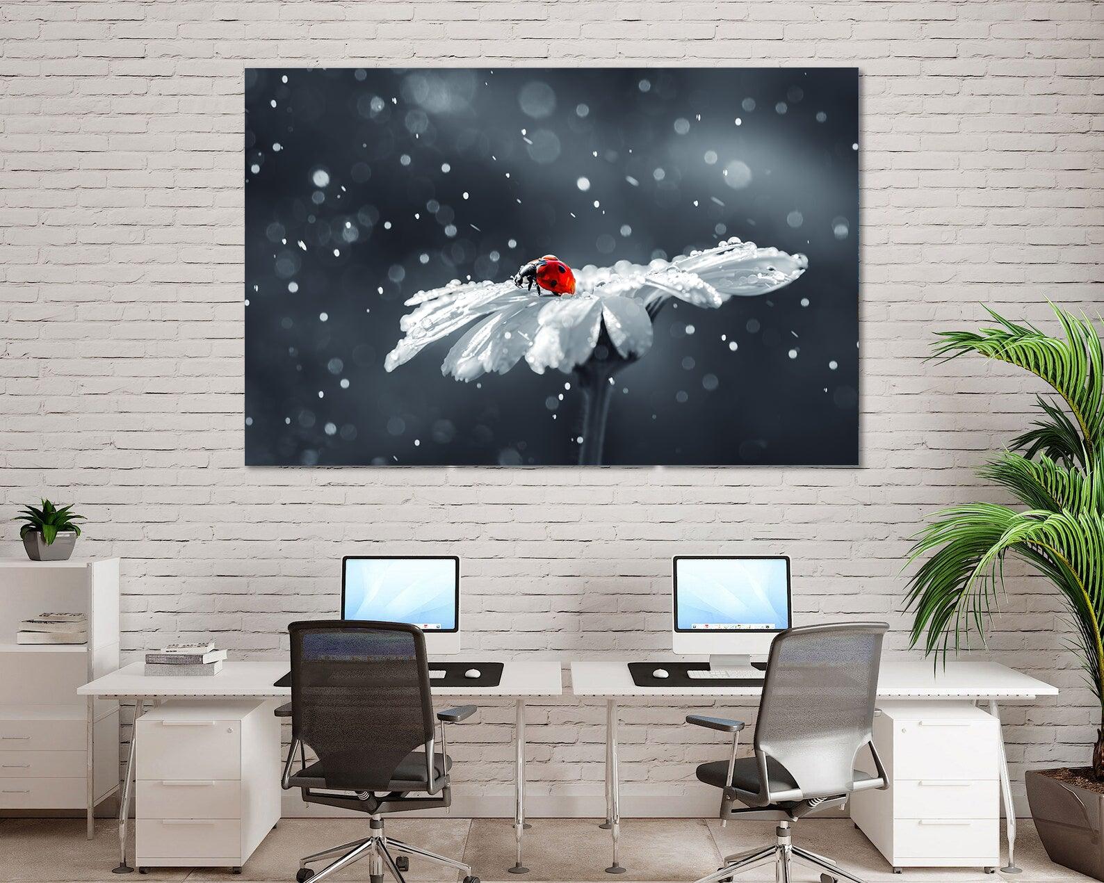 Peinture sur toile - Coccinelle sur un arbre roumain